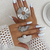 Designer Geometric Fan-Shaped Feather Metal Big Ring for Women Trendy Lady Party Imitated Pearl Finger Ring Fashion Jewelry Gift