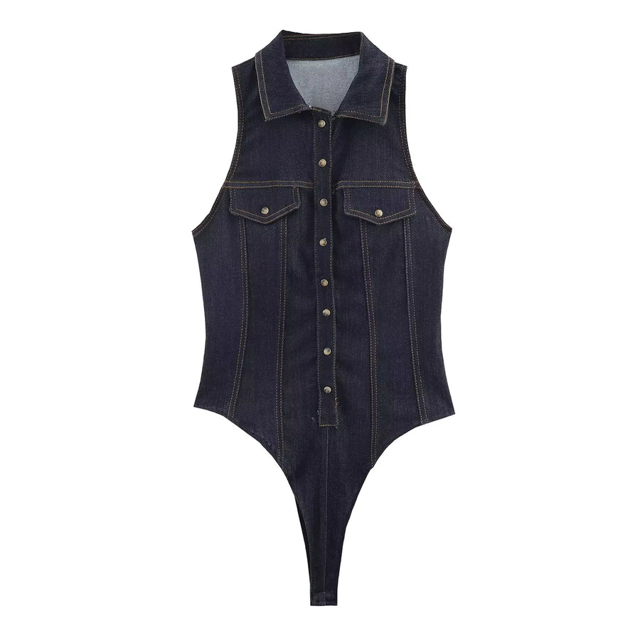 Combinaison femme en jean denim tendance et élégante