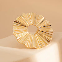 Designer Geometric Fan-Shaped Feather Metal Big Ring for Women Trendy Lady Party Imitated Pearl Finger Ring Fashion Jewelry Gift
