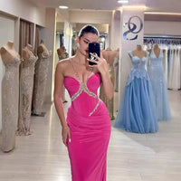 Robe de Soirée Longue Rose à Strass – Bustier Sans Bretelles